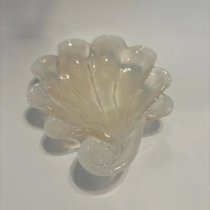 art glass pink opalescent Shell Dish - Picture 1 of 4