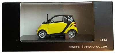 SMART FORTWO COUPE 1:43 TOY YELLOW METAL CAR MODEL BOX DAIMLERCHRYSLER MERCEDES - Image 1 of 4