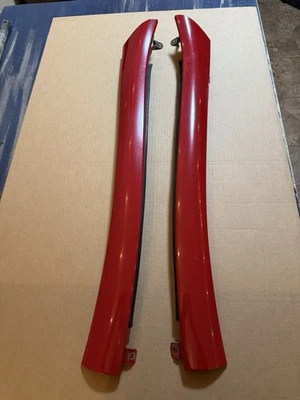 06-12 Mitsubishi Eclipse Parabrisas Pilar Moldura Panel Juego de molduras Par Rojo Foto 1 de 4