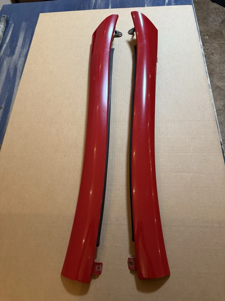 06-12 Mitsubishi Eclipse Parabrisas Pilar Moldura Panel Juego de molduras Par Rojo Foto 1 de 4