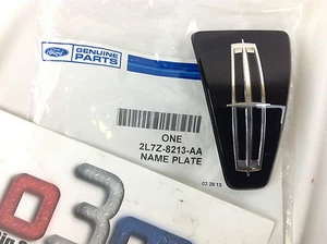 2003-2006 Lincoln Navigator Black and Chrome Grille Lincoln Star Emblem OEM new - Picture 1 of 2