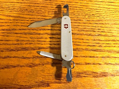 Nuevo cuchillo Victorinox Swiss Army 84 mm ALOX CADET plateado alox acanalado 0.2601.26-033 Foto 1 de 4