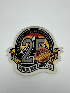 Vancouver Canucks Est. Patch Hockey 4 3/4" Anniversario NHL Argento 1970 25° - Foto 1 di 4