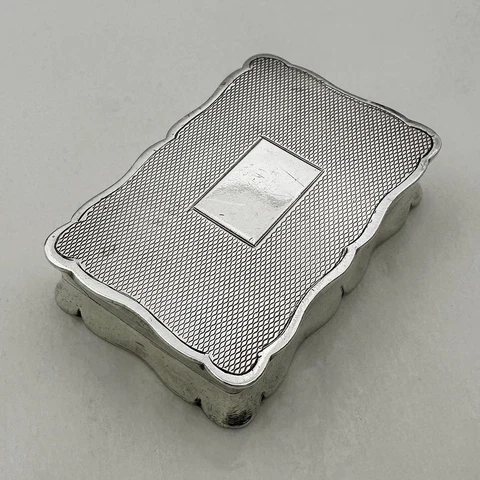 SNUFF BOX STERLING SILVER ELIZABETH II Birmingham 1965 Joseph Gloster Ltd Cover