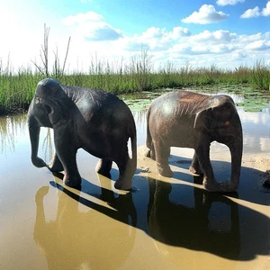 VTG Set Of Two African Elephant Figurines Dark Brown Wood Hand Carved No Tusks - Picture 1 of 5
