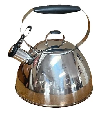 Hervidor de té Farberware Millennium Whistling 2,5 cuartos de galón de acero inoxidable usado Foto 1 de 4