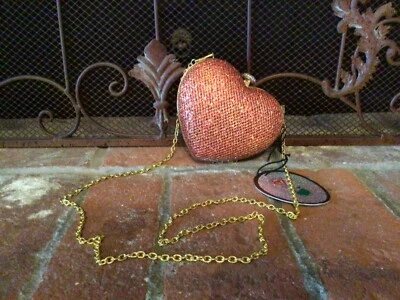 NUEVO CON ETIQUETAS MONEDERO CON LENTEJUELAS ROJAS Y DORADAS EN FORMA DE CORAZÓN CORREA DE CADENA FORRADA DE TERCIOPELO URBAN EXPRESSI Foto 1 de 4