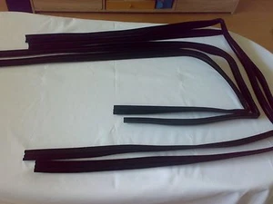 Mercedes W123 Limousinen Fensterführungsgummi Fensterlaufschienen(Scheiben)Gummi - Bild 1 von 2
