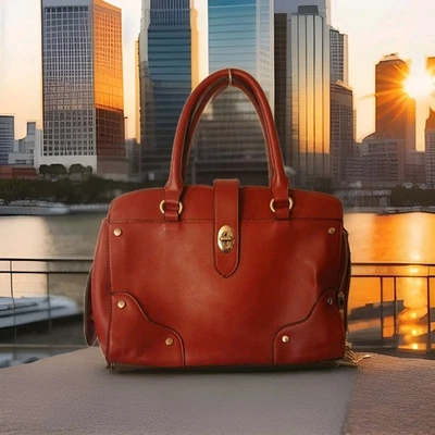 Bolso de Mano Urban Expressions Rojo Cuero Vegano Mediano de Hombro 15" X 10" Foto 1 de 4