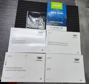 2019 CADILLAC XT5 OWNER'S MANUAL SET GUIDE With Case - Picture 1 of 3