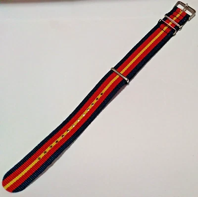 Correa de reloj de nailon con hebilla plateada 10 3/8" de largo a rayas azules rojas amarillas de 18 mm Foto 1 de 4