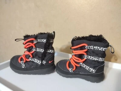 Novo Tênis Nike Roshe One Hi Botas Bebê Menina Preto/Hyper Punch Tamanho 5c - Imagem 1 de 4