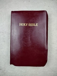 Thomas Nelson Publishers The Holy Bible NKJV Giant Print Reference Edition - Picture 1 of 16