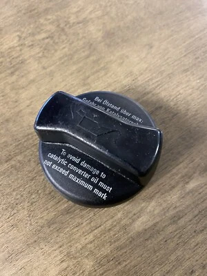 2001 Volkswagen Jetta AUDI A4 CABRIOLET B6 - Engine Oil Cap  - Used Stock M - Image 1 of 2