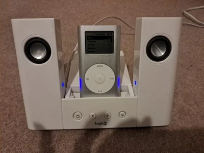 IPod 4GB with Charging and Docking Station A1051 Tested Working - Image 1 of 4