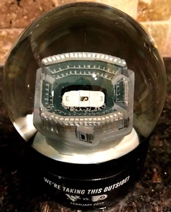 2019 Stadium Series Phila Flyers Pitt Penguins Snow Globe Hockey Winter Classic - Picture 1 of 7