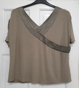 New Look Size 24 Khaki Short Split Sleeve V Neck Front & Back Top ! - Picture 1 of 4