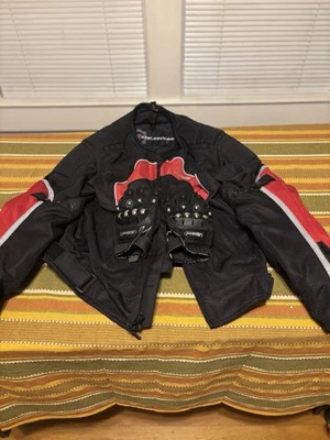 Jaqueta de motocicleta First Gear vermelha e preta com luvas Mad Bike - Imagem 1 de 3