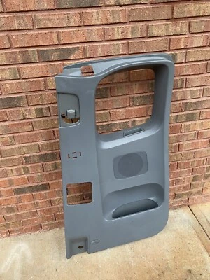 Отделочная панель задней двери TOYOTA TACOMA для правостороннего пассажира под правую руку 05 06 07 08(5410)51D - Изображение 1 из 4