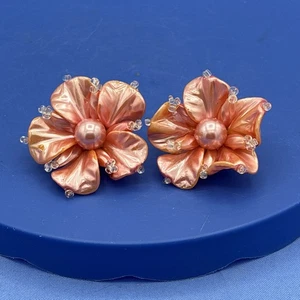 Vintage rosa irisierende Blume Clip auf Ohrringe große Statement Blütenblatt Cluster - Bild 1 von 14