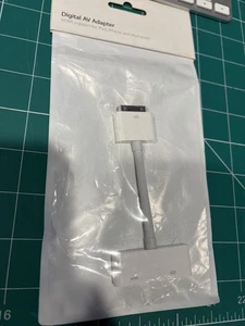 Digital AV HDMI Apple Adapter NEW and ORIGINAL for iPad iPhone iPod MC953ZM/A - Picture 1 of 5
