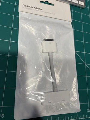 Digital AV HDMI Apple Adapter NEW and ORIGINAL for iPad iPhone iPod MC953ZM/A - Image 1 of 4