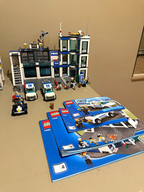 LEGO City Police Station 7498 and 4 other LEGO Police sets - see description 