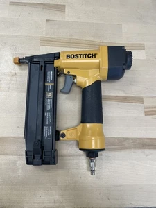 Clavadora Brad neumática Bostitch SB-1850BN 18GA 5/8"- 2" NUEVA SIN CAJA - Imagen 1 de 4
