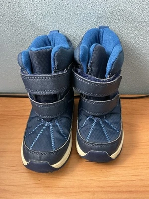Botas de nieve de invierno para niños pequeños Carter’s talla 8 unisex azules Foto 1 de 4