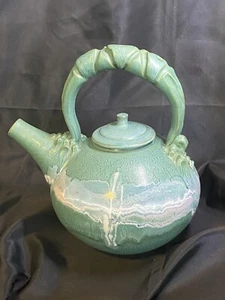 TETERA ARTESANAL VINTAGE CERÁMICA AZUL VERDE BLANCO FIRMADA 10,5 x 11" CERÁMICA ÚNICA - Imagen 1 de 11