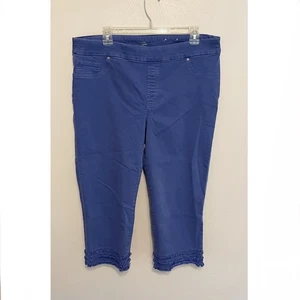 Pantalones capri Chico’s Periwinkle azul púrpura dobladillo con volantes talla 14 o 2,5 - Imagen 1 de 4