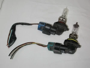 BMW E30 US ELLIPSOID HEADLIGHT BULBS + HOLDERS CONNECTORS OEM SYLVANIA HB3 HB4 - Picture 1 of 4