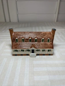 Williamsburg Christiana Campbell’s Tavern Figurine Royal Goedewaagen Delft - Picture 1 of 5
