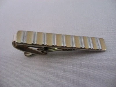 Cierre de clip de corbata vintage: impresionante diseño de ranura vertical tono dorado y plateado Foto 1 de 4