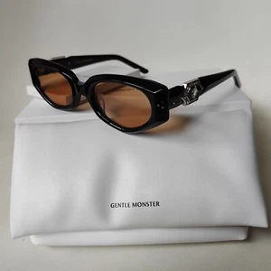 Gentle Monster Ruvy Van 01 Black Cat-eye Sunglasses - Picture 1 of 5