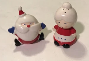 Santa And Mrs. Claus Ceramic Salt And Pepper Shakers 4.2-4 In.Tall!!! - Picture 1 of 3