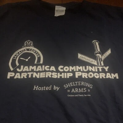 Camisa Programa Asociación Comunitaria Centro Jamaica XL Azul Armas de Refugio Nueva York Foto 1 de 2