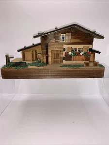 Vintage Lador Cabin Farm Spieluhr Schweizer Uhrwerk Made in Switzerland spielt "mehr" - Bild 1 von 9