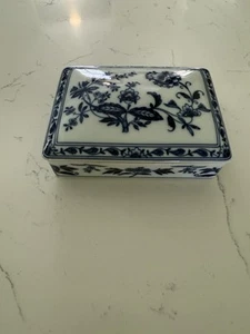 Hutschenreuther Trinket Box In A Tray Vanity Set Blue Onion Flow Blue - Bild 1 von 4