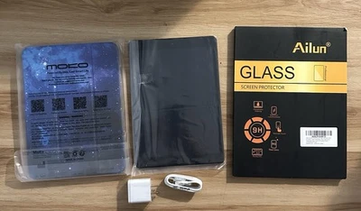 Apple iPad (10.2-inch, WiFi, 32GB) Excellent Condition Bundle See Pictures - Image 1 of 4