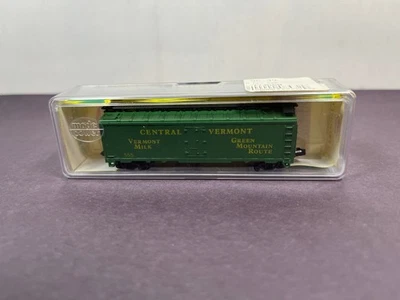 Model Power N Scale Train 3385 Refrigerator Box Car CENTRAL VERMONT 555 - Image 1 of 4