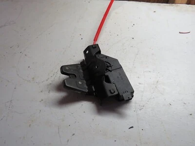 2004 BMW 325Xi 325 XI ATUADOR DE TRAVA DE PORTA-MALAS - Imagem 1 de 4