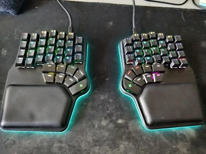 Dygma Defy Black QWERTY Wireless Tenting RGBW Underglow Kailh Silent Brown - Photo 1/5
