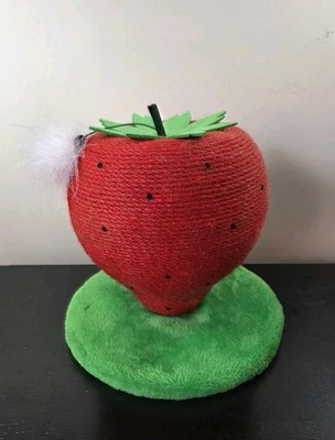 strawberry-shaped cat scratching post - Image 1 of 4
