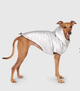 Impermeabile Canada Pooch Dog Cold Front con cappuccio - taglia 26 rosa caldo 55-65 libbre NUOVO - Foto 1 di 9