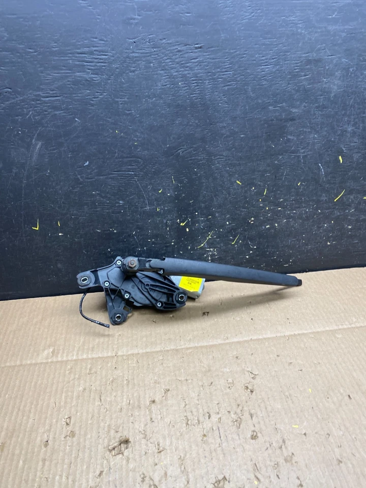 2013 至 2019 年福特 Escape 后挡风玻璃刮水机原始设备制造商 V1574 DG — 第 1/4 张图片