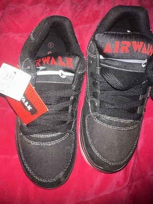 Zapatos Air Walk para niños rojos y negros talla 5 Foto 1 de 4