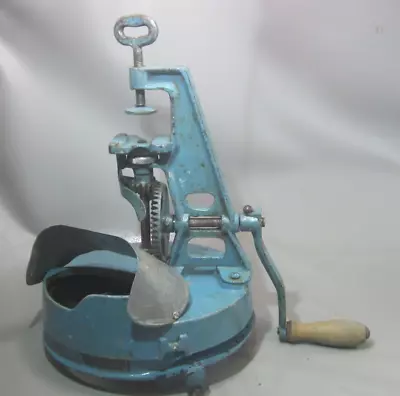 Gemüseschneider Gemüsehobel Obstschneider 3 in 1 Nostalgie. Alt Metall + Tischkl - Bild 1 von 4