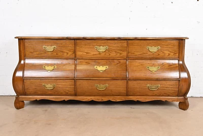 Mueble Panadero Francés Provincial Luis XV Madera de Roble y Burl Bombay Cómoda Foto 1 de 4