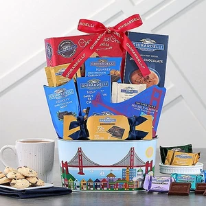 Ghirardelli Lover: Cesto Regalo Cioccolato Premium Vacanze da Grandi Arrivi - Foto 1 di 2